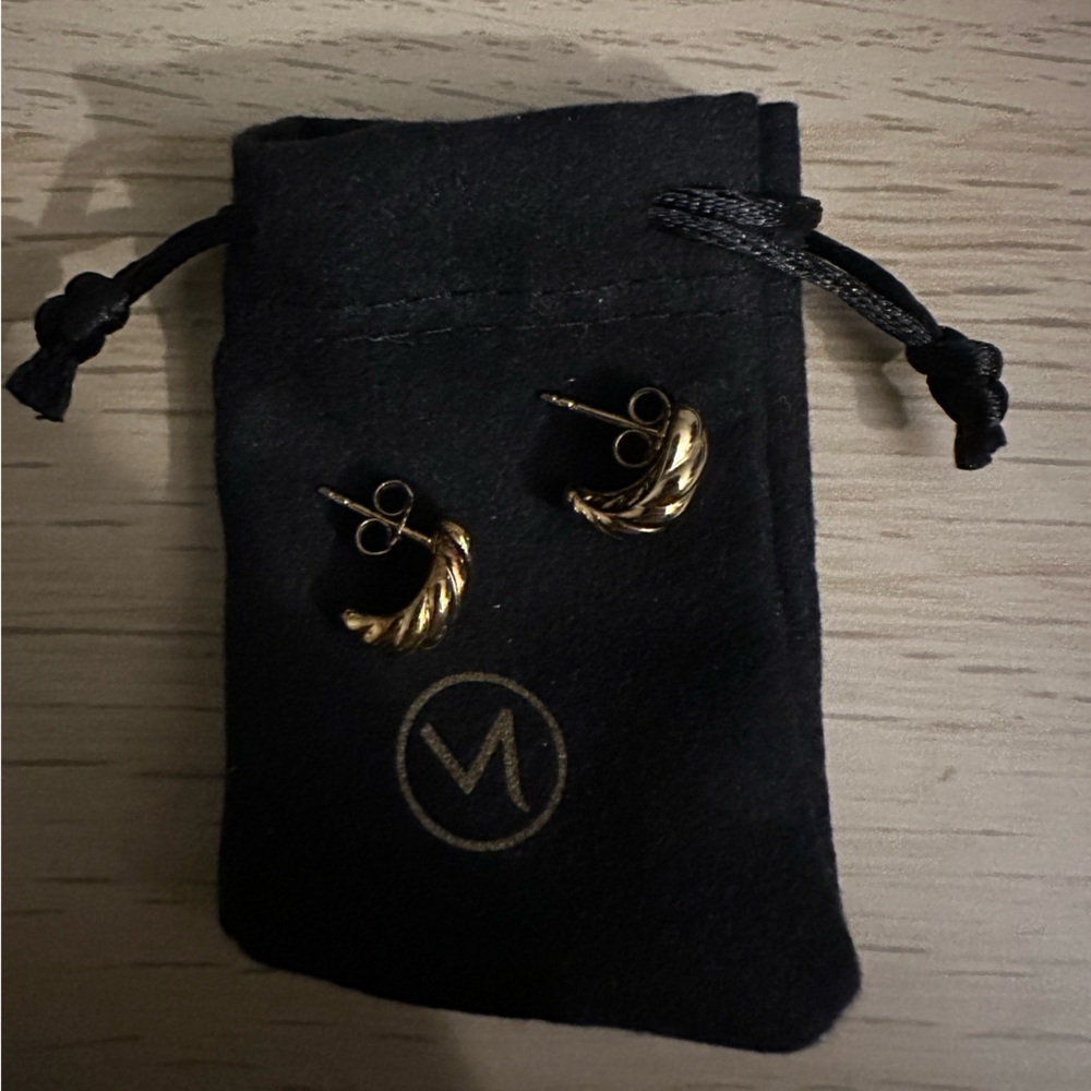 Mejuri Croissant Dome Earrings